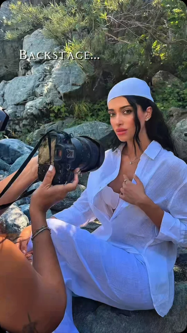 Dal backstage… al risultato finale.

Ogni video emozionale racconta una storia, ma prima ancora racconta il lavoro, la creatività e la passione di chi lo realizza.

Per questo progetto abbiamo scelto uno scenario unico: il suggestivo Canyon di Molare, dove la natura, la luce e l’acqua hanno fatto da cornice a gioielli meravigliosi 

In questo reel abbiamo voluto alternare il dietro le quinte alle immagini finali, per mostrarvi cosa c’è davvero dietro una produzione professionale: studio della location, direzione della modella, attenzione ai dettagli, riprese cinematografiche e tanta ricerca della perfezione.

Perché ogni contenuto che emoziona nasce molto prima di premere il tasto “REC”.

🎥 Florida Style Agency
Diamo forma alle emozioni, trasformandole in immagini che raccontano il valore di un brand.

#FloridaStyleAgency #Backstage #BehindTheScenes #canyondimolare #jewelry